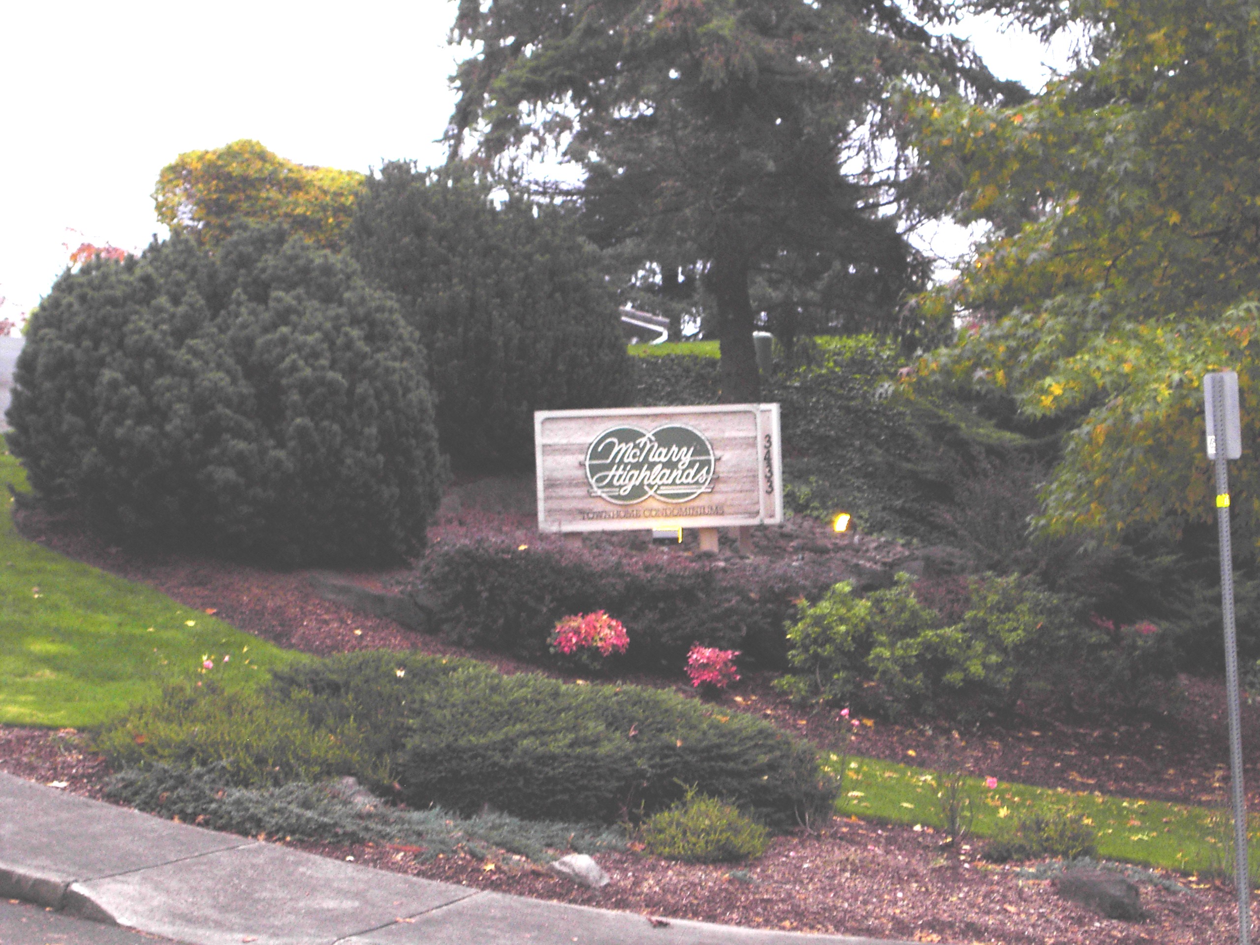 mounument & statue in front of rec center